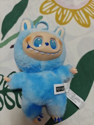 POPMART لابوبو وحوش سلسلة الحلوى صندوق الغموض أفخم و شخصية من الفينيل دمية مع حامل عرض